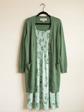 BUNDLE: Live to Be Spoiled Cardigan & SheIn Floral Dress (Large)